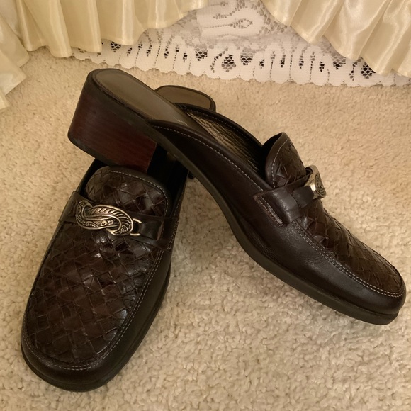 UNISA UP TOWNE BASKET WEAVE MADE IN BRAZIL WOMENS LEATHER MULES